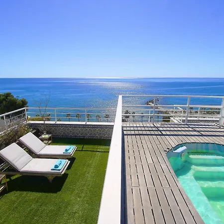 1149 Unique Beachfront Penthouse Center 400m2 *