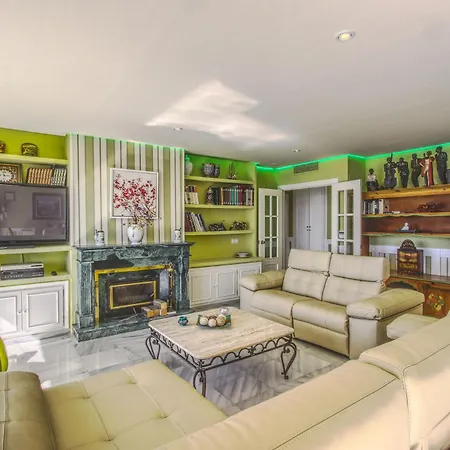1149 Unique Beachfront Penthouse Center 400m2 Marbella
